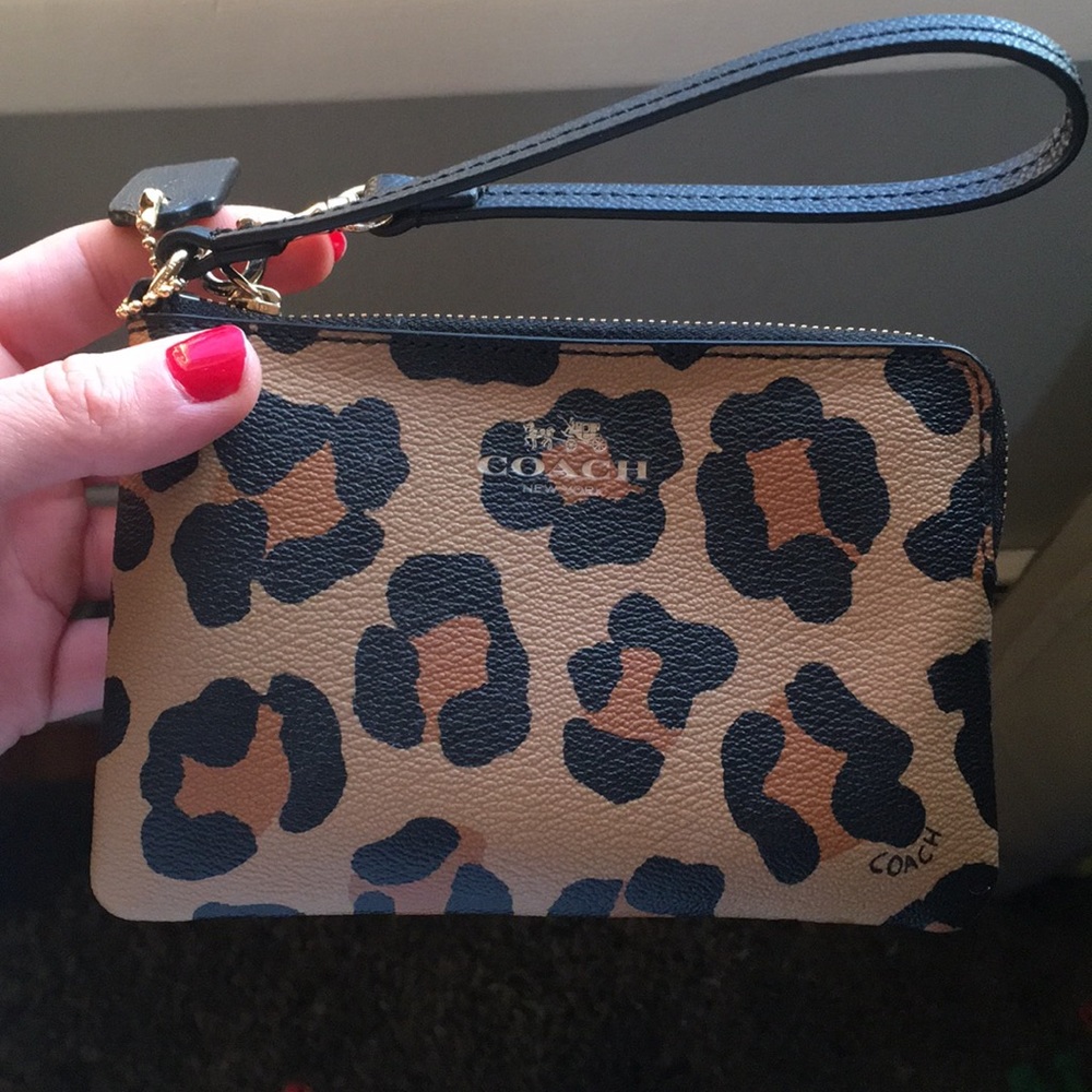 BRAND NEW 💕 Coach wristlet